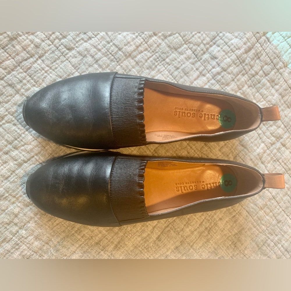 Kenneth Cole Liana RuffleBlack Leather Flats Women's size 8